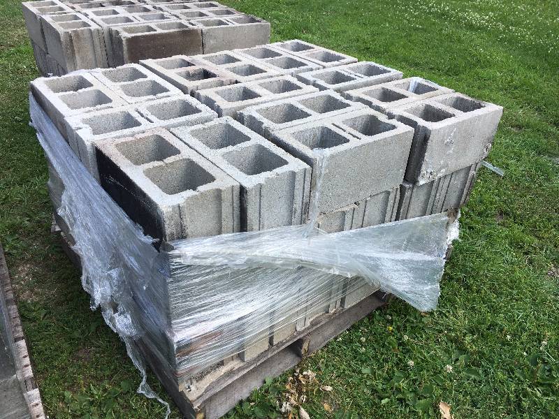 lot 131 image: Pallet of 45 Blocks