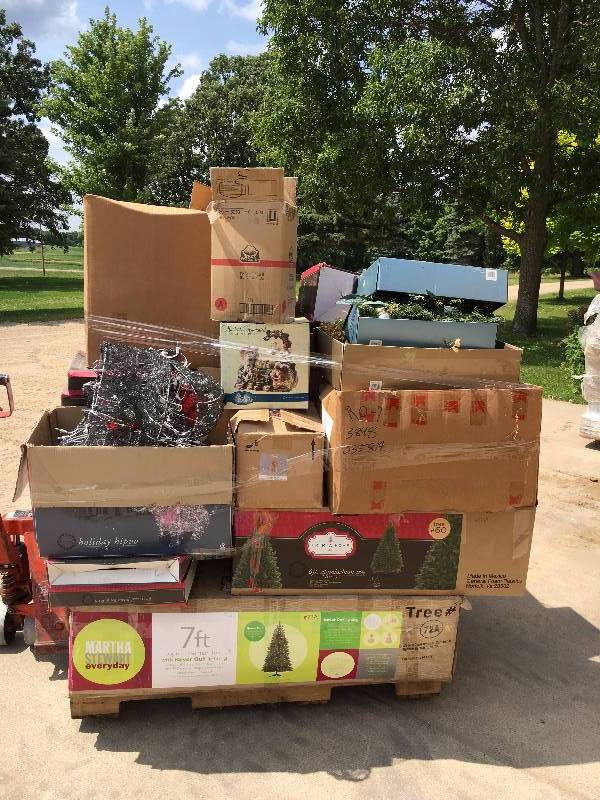 lot 134 image: Pallet of Christmas Items