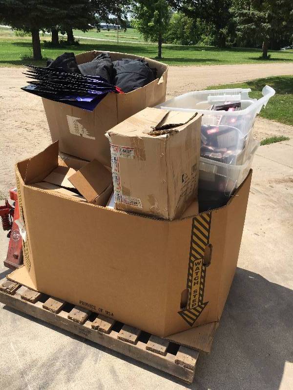 lot 135 image: Pallet of Christmas and Winter Items