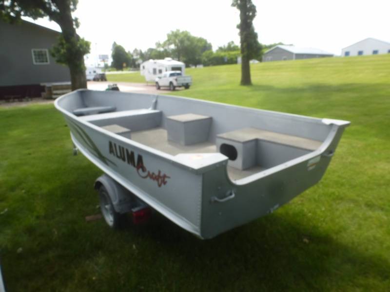 2015 Alumicraft V14 Fishing Boat