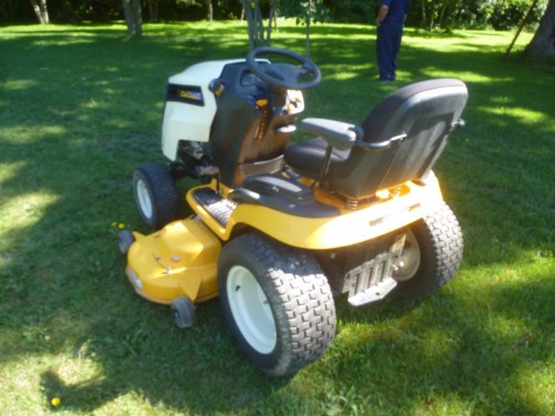 Cub Cadet SLTX 1054 VT Lawn Tractor NCS JD Lawn
