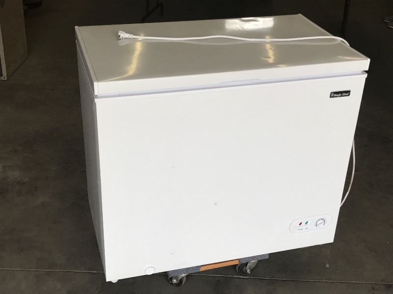 lot 29 image: Magic Chef HMCF7W2 Chest Freezer, W...