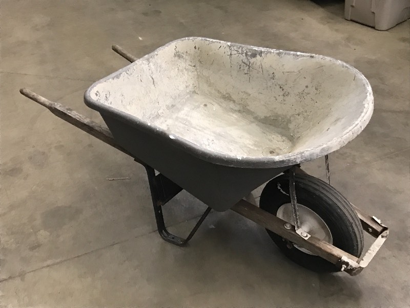 lot 31 image: Plastic Wheel Barrel With Pneumatic...