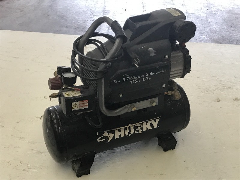 lot 44 image: Husky 3-Gallon 125PSI Electric Air ...