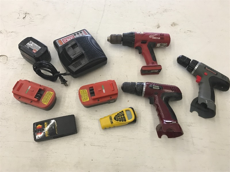 lot 45 image: Box Of Assorted Cordless Power Tool...