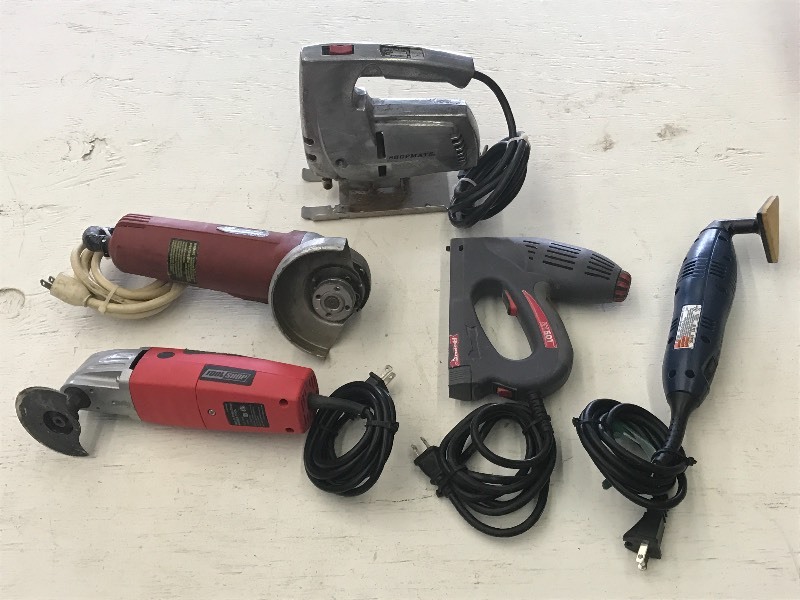 lot 46 image: Box Of Assorted 120Volt Power Tools...
