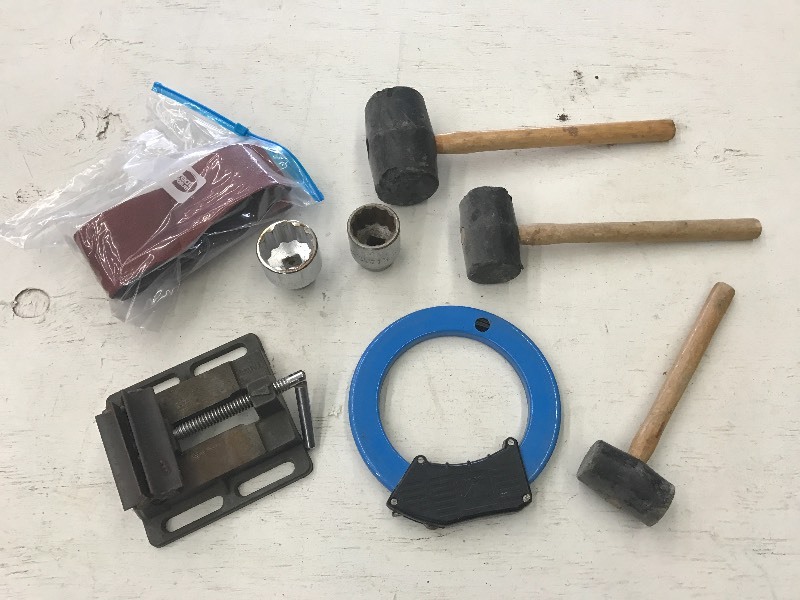 lot 61 image: Box Of Assorted Drill Press Vise, ...