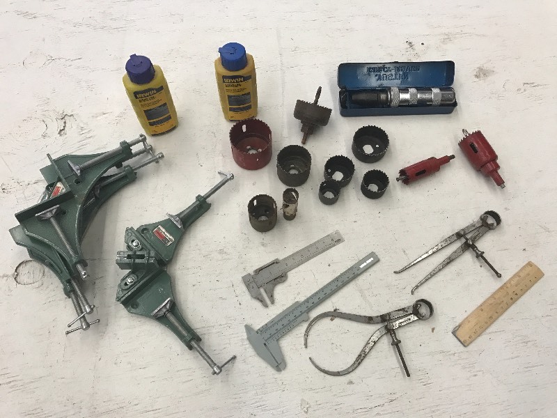 lot 64 image: Box Of Assorted Corner Clamps, Dri...