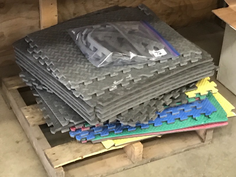 lot 72 image: Lot Of Assorted 2x2 Interlocking ...
