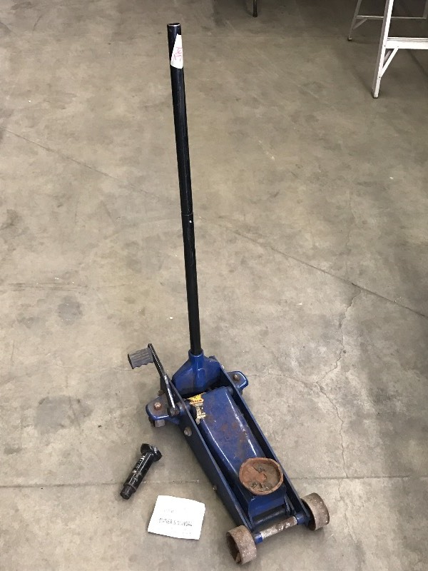lot 82 image: Allied 3.5-Ton Service Jack With SU...