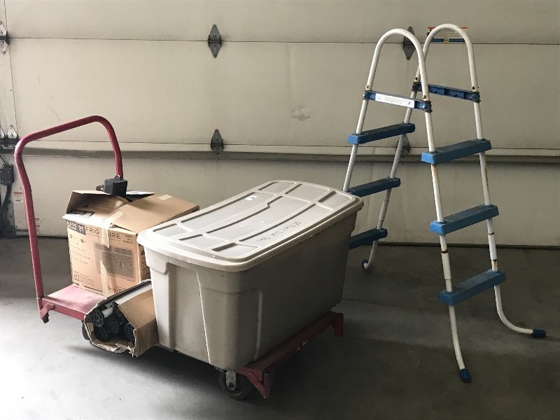 lot 88 image: Intex 36x12ft Metal Framed Pool Wi...