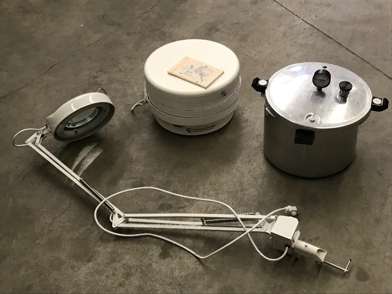lot 96 image: Lot Of Clamp-On Work Light, Snackm...