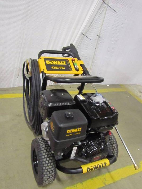 lot 8 image: DEWALT Honda GX390 4200-PSI 4-GPM Gas Pressure Washer