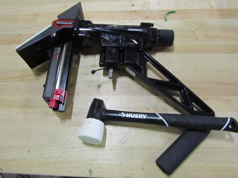 lot 86 image: Husky Pneumatic 16-Gauge Flooring NailerStapler