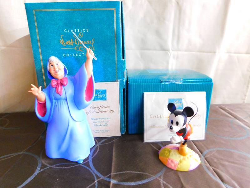 lot 401 image: CLASSICS WALT DISNEY COLLECTIONS FIGURINES