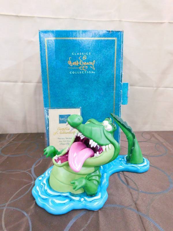 lot 413 image: CLASSICS WALT DISNEY COLLECTIONS FIGURINE