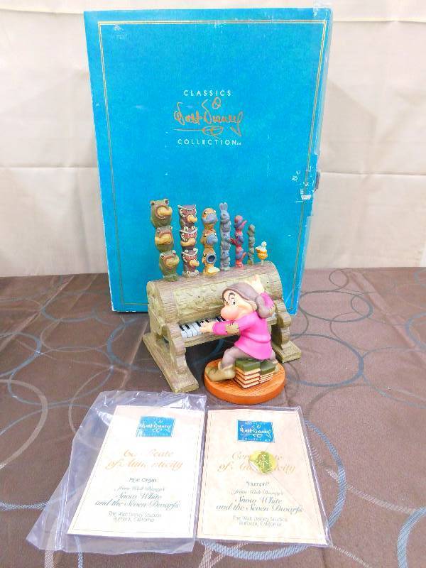 lot 416 image: CLASSICS WALT DISNEY COLLECTIONS FIGURINES