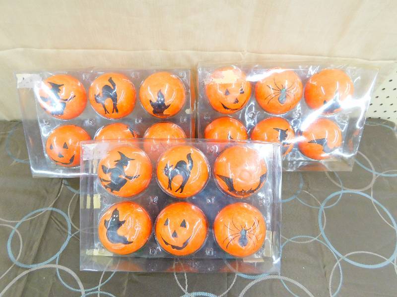 lot 427 image: HALLOWEEN DECOR
