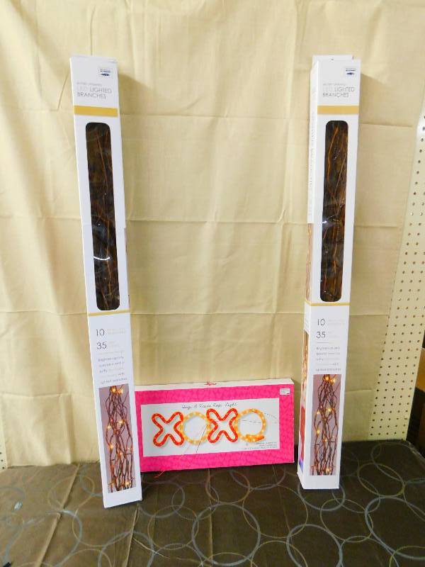 lot 436 image: HUGS & KISSES LIGHTED ROPE AND LED LIGHTED BRANCHES