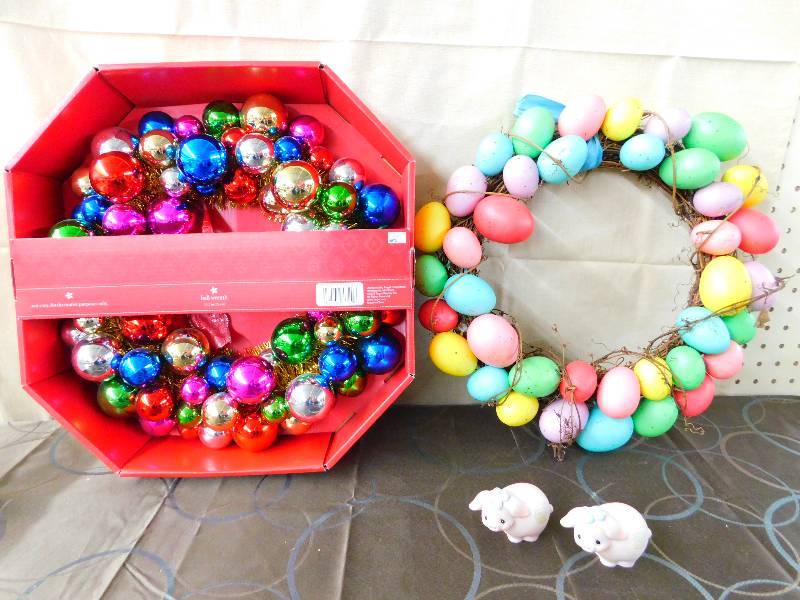 lot 438 image: EASTER DECOR