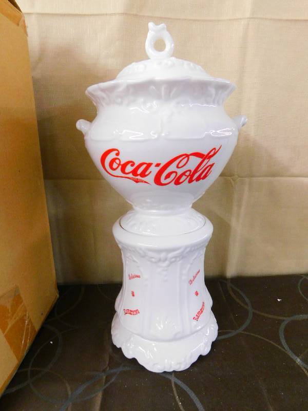 lot 445 image: URN COKE SYRUP DISPENSER