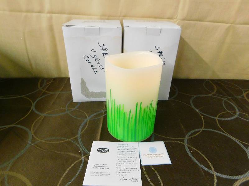 lot 450 image: 2 SPRING GRASS CANDLES