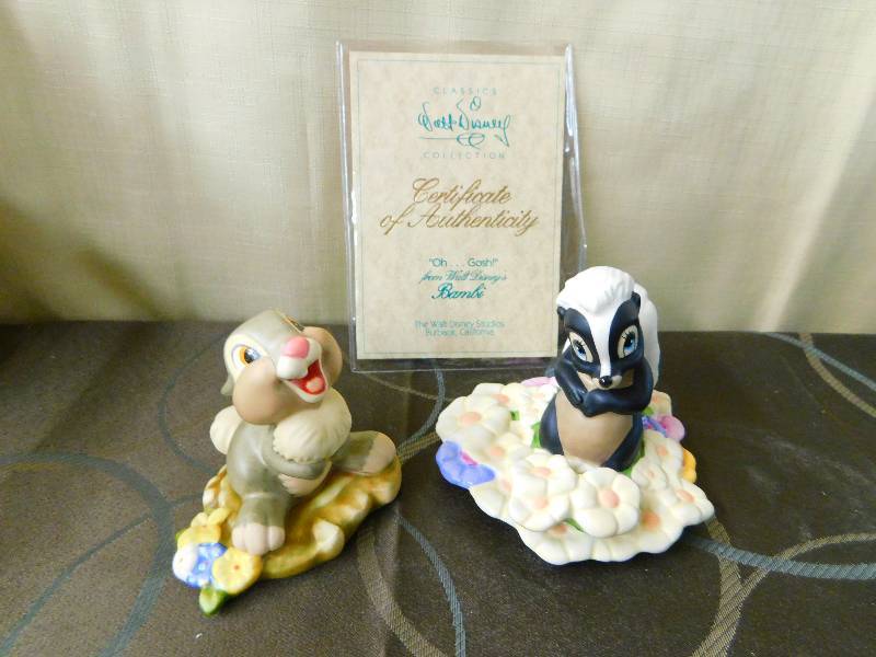lot 459 image: CLASSICS WALT DISNEY COLLECTIONS FIGURINES