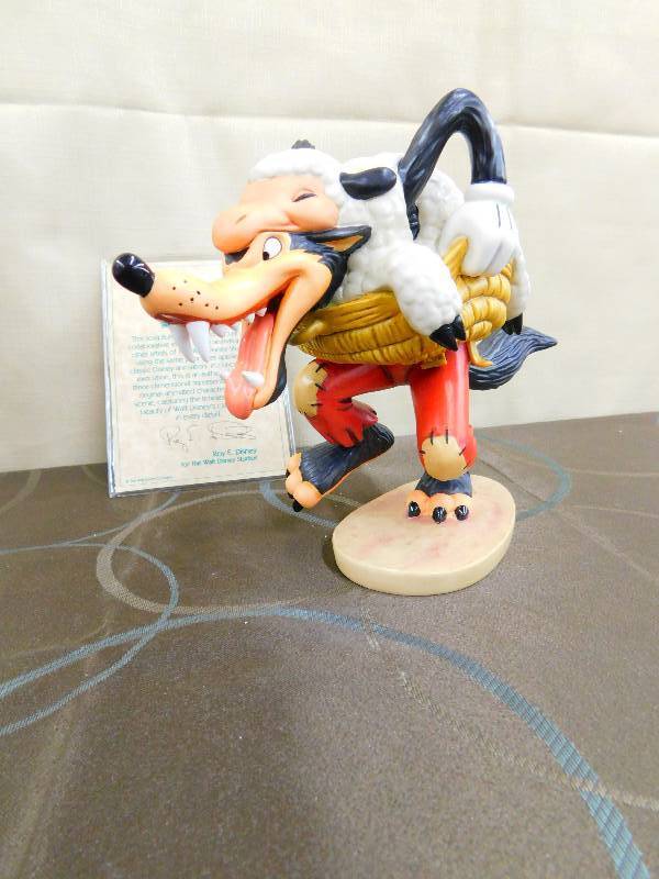 lot 464 image: CLASSICS WALT DISNEY COLLECTIONS FIGURINE