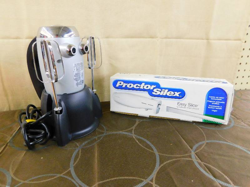 lot 465 image: PROCTOR SILEX CARVING KNIFE AND SUNBEAM MIXER