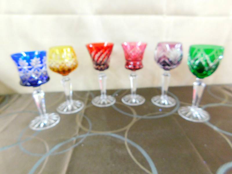 lot 486 image: SET OF 6 COLORED GLASS STEMMED WINE GLASSES