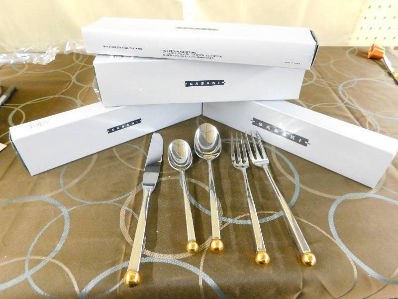 lot 493 image: ORBIT GOLD ACCENT SILVERWARE SET, 4 SETS