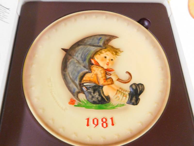 lot 514 image: HUMMEL GOEBEL COLLECTORS PLATE