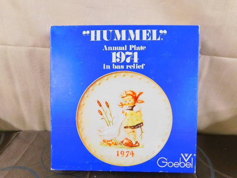 lot 516 image: HUMMEL GOEBEL COLLECTORS PLATE