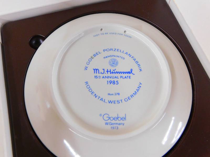 lot 518 image: HUMMEL GOEBEL COLLECTORS PLATE