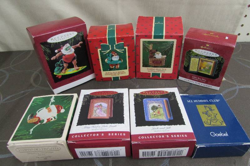 lot 524 image: HOLIDAY ORNAMENTS