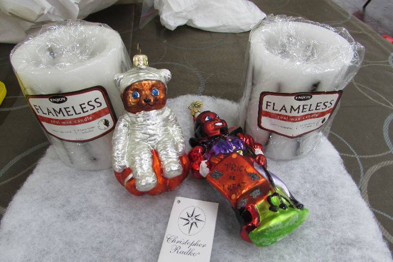 lot 529 image: CHRISTOPHER RADKO HOLIDAY ORNAMENTS AND TWO FLAMELESS CANDLES