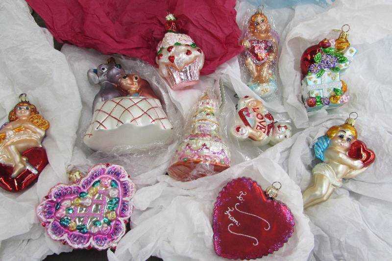 lot 533 image: CHRISTOPHER RADKO HOLIDAY ORNAMENTS