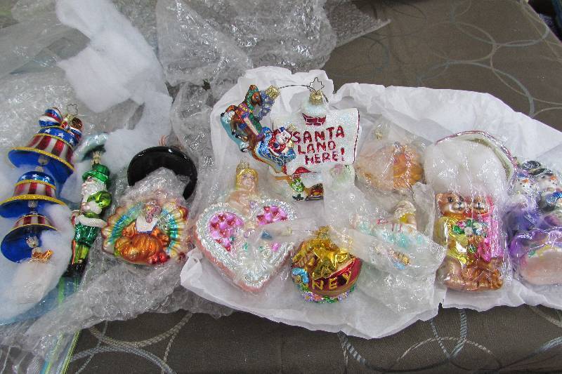 lot 538 image: CHRISTOPHER RADKO HOLIDAY ORNAMENTS