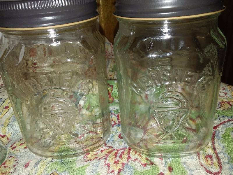 lot 6 image: Coca Cola Juice Glasses (4) Hersey (2)