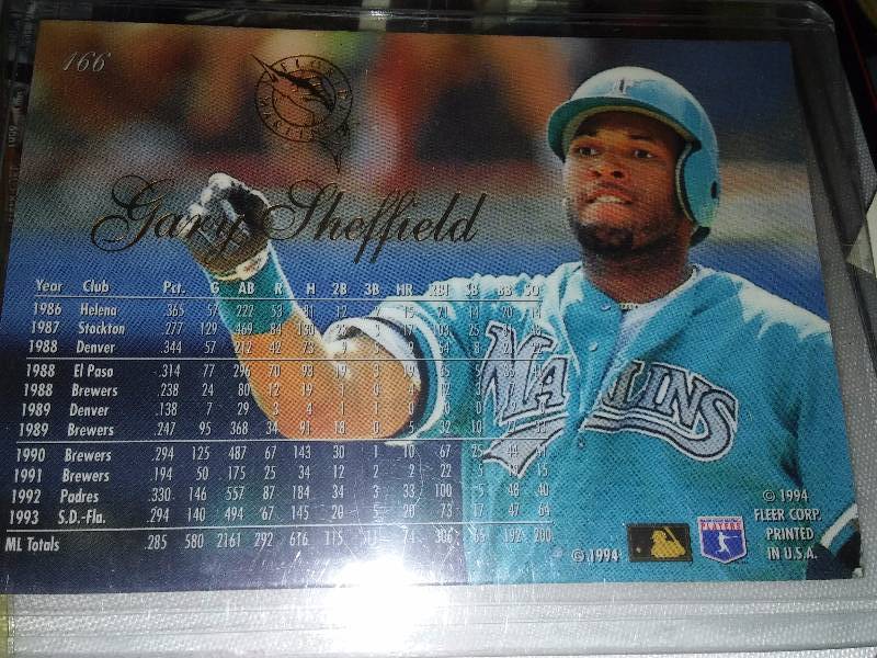 lot 18 image: Single Cards, Baseball, Mark McGuire, Ken Griffey Jr., including Rookie Card, Bill Clinton Card, and more