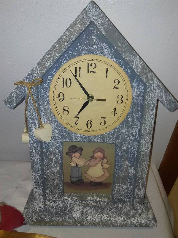 lot 19 image: Country Chic Assorted Dcor Clock 15 in. Tall, Diplay Shelf