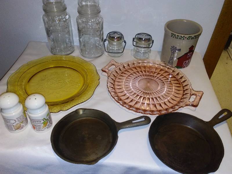 lot 21 image: Assorted Kitchen, Collectible SaltPepper (2), Small Cast Fry Pans (2) 6 in. Diameter