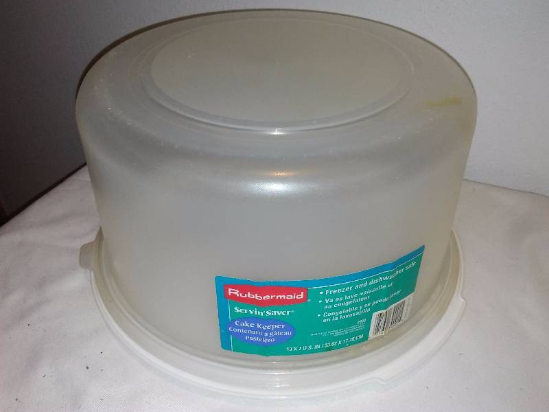 lot 36 image: Assorted Storage Containers, Apple Basket, Rubbermaid cake keeper