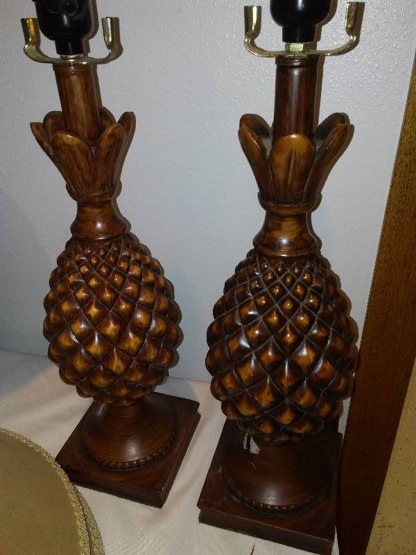 lot 40 image: Classic Table Lamps (3) Pineapple (2) and Floral all with shades