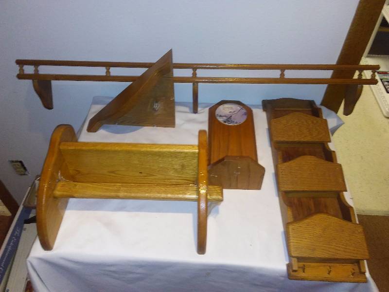 lot 45 image: Oak Shelves and Organizer (5),13  in. to  36 in. in length
