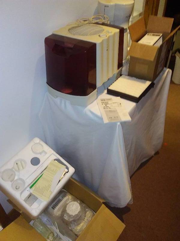 lot 52 image: Popeil Pasta Maker and Carafe Coffee Maker, Bemis Humidifier (with case of new filters)