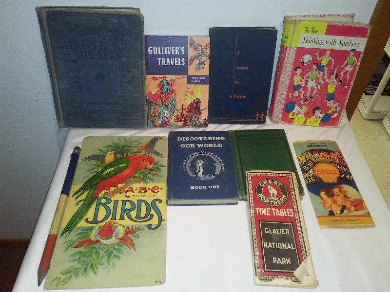 lot 55 image: Nice Collectible Vintage Media (9) See Pictures