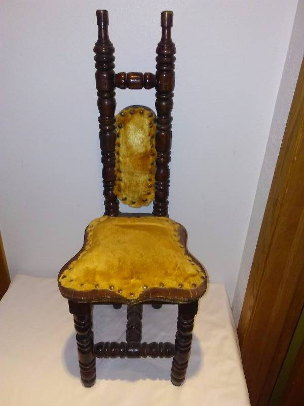 lot 63 image: Vintage Childs Chair, From Mexico, 30 in. Tall x 12 in. W x 12 in Deep, Super Cute And Sturdy