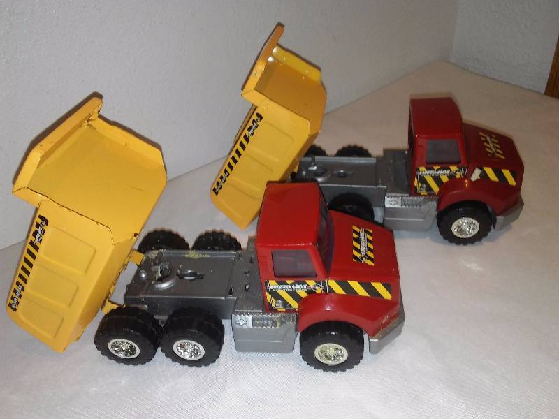 lot 68 image: Metal Dump Truck (2)