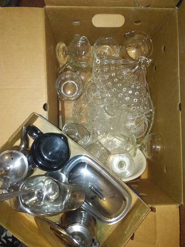 lot 84 image: Assorted Glassware